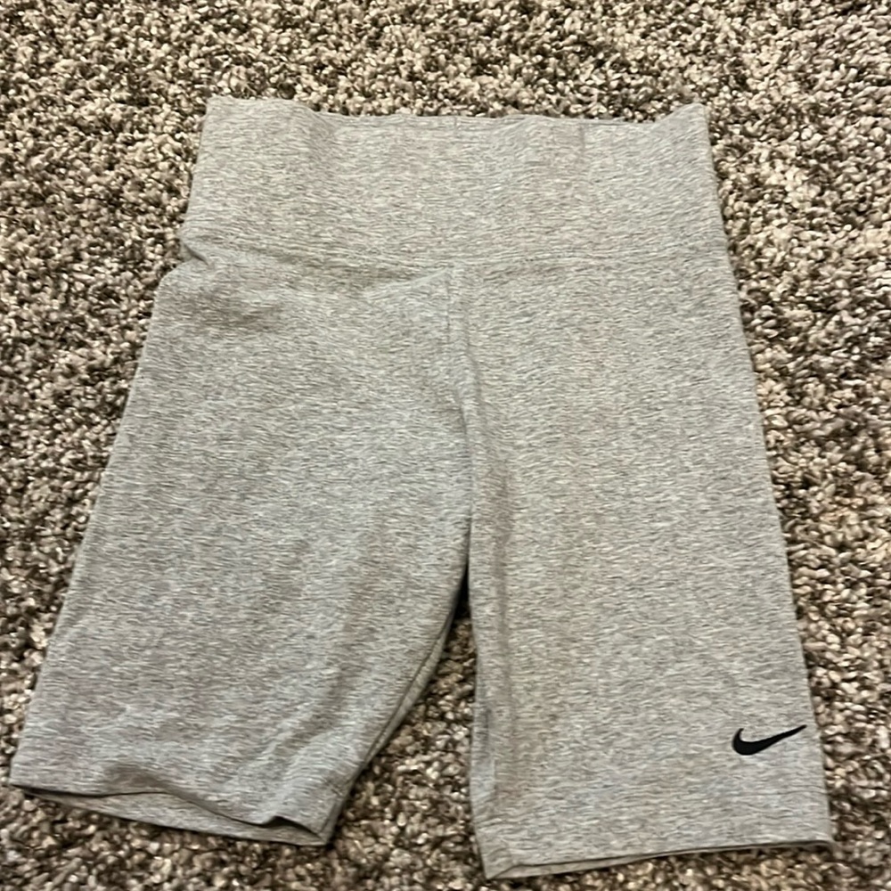 NIKE Sportswear Leg-A-See biker shorts